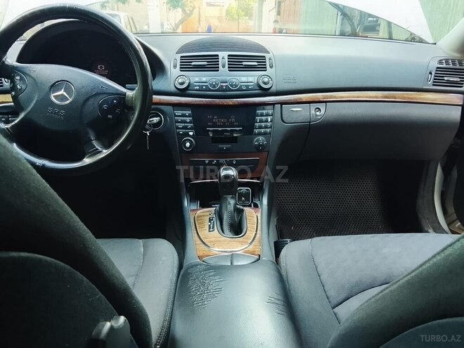 Mercedes E 220-10