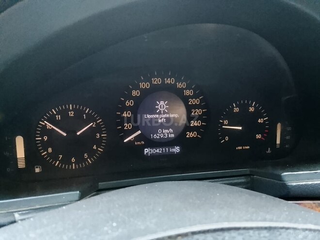 Mercedes E 220-13