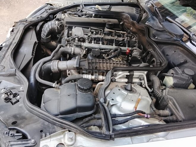 Mercedes E 220-12