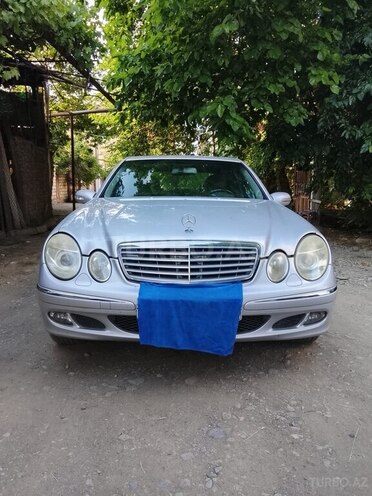 Mercedes E 220-1
