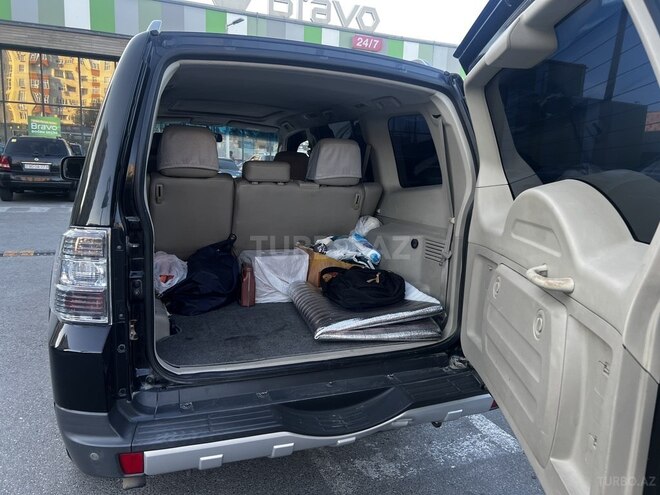 Mitsubishi Pajero-7