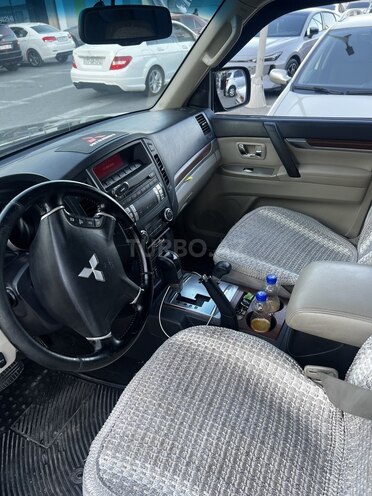 Mitsubishi Pajero-5