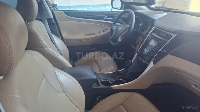 Hyundai Sonata-13