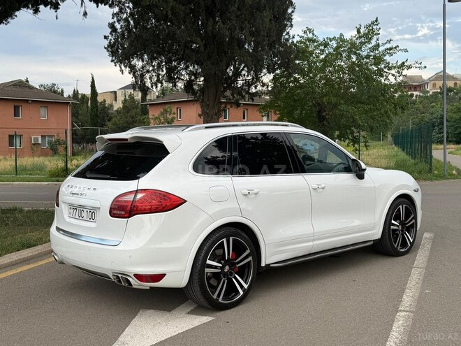 Porsche Cayenne GTS-3