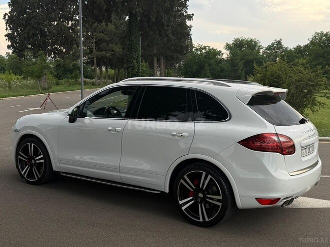 Porsche Cayenne GTS-2
