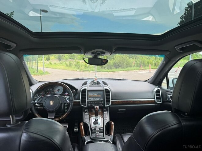 Porsche Cayenne GTS-7