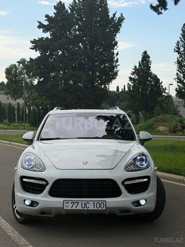 Porsche Cayenne GTS-8