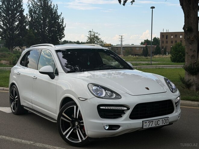 Porsche Cayenne GTS-5
