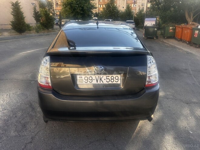 Toyota Prius-4