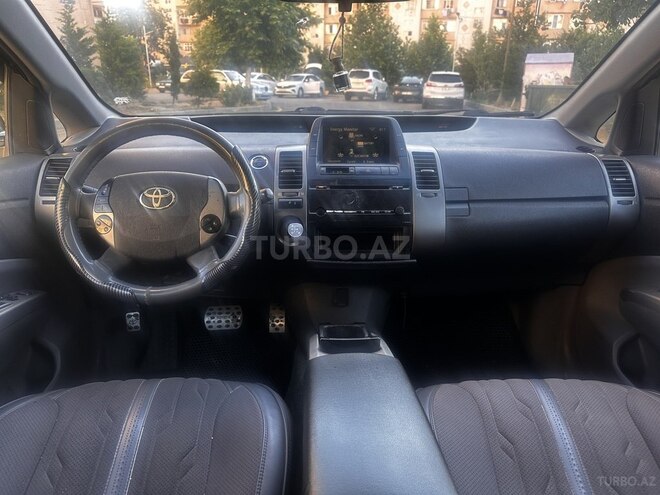 Toyota Prius-7