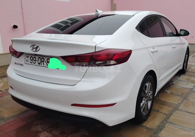Hyundai Elantra-3