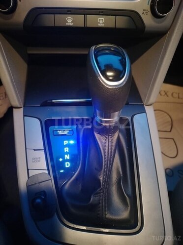 Hyundai Elantra-5