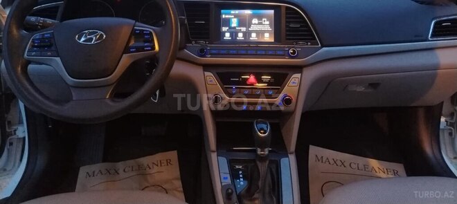 Hyundai Elantra-6