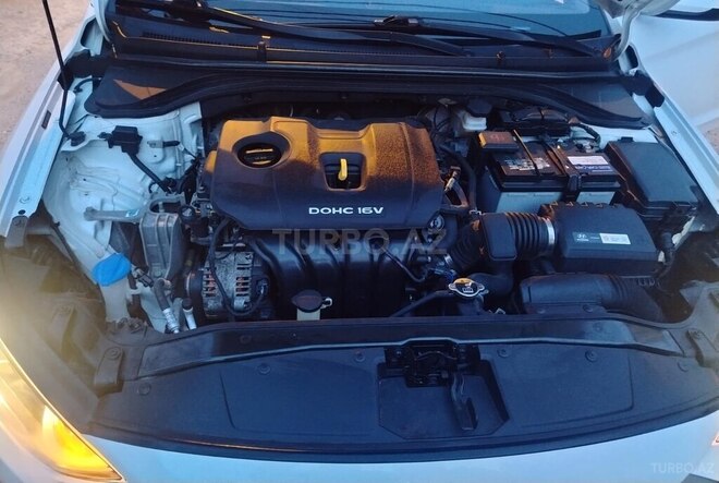 Hyundai Elantra-8