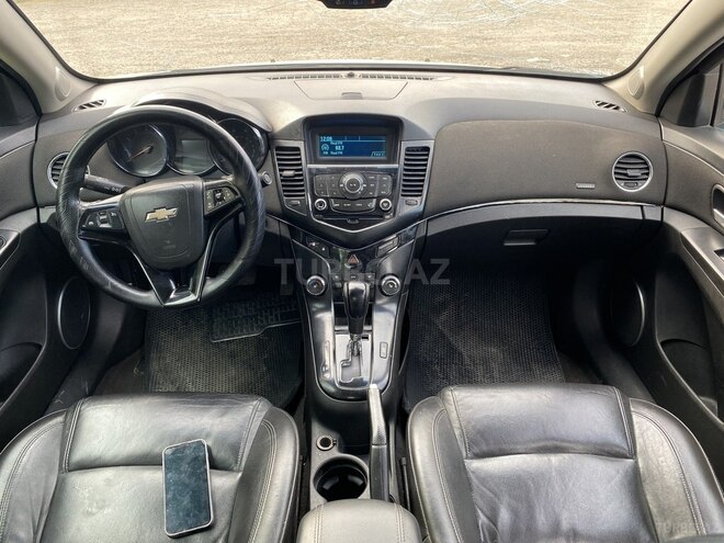 Chevrolet Cruze-12