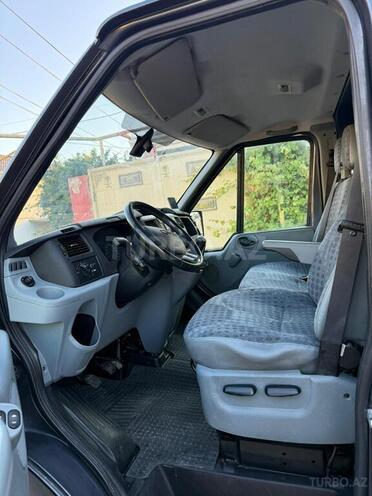 Ford Transit-8