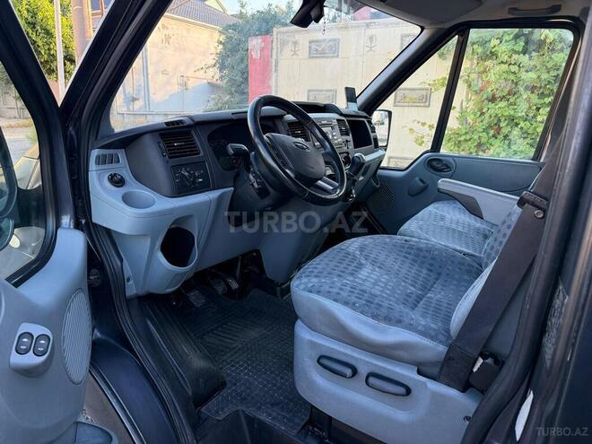Ford Transit-7