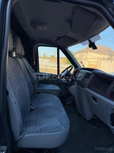 Ford Transit-9
