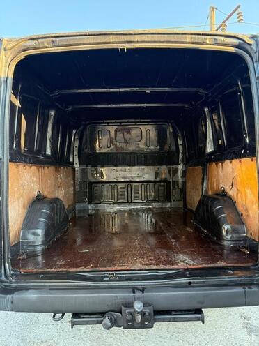 Ford Transit-12