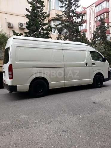 Toyota HiAce-3