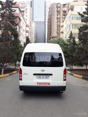 Toyota HiAce-2