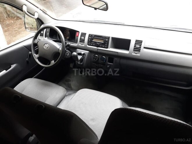 Toyota HiAce-6