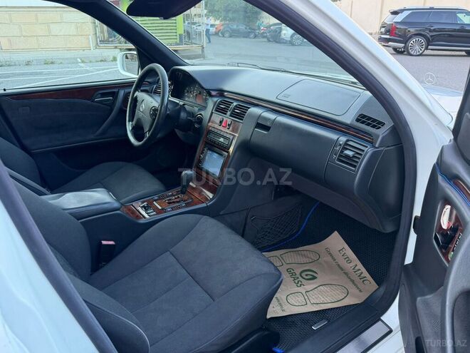 Mercedes E 240-12