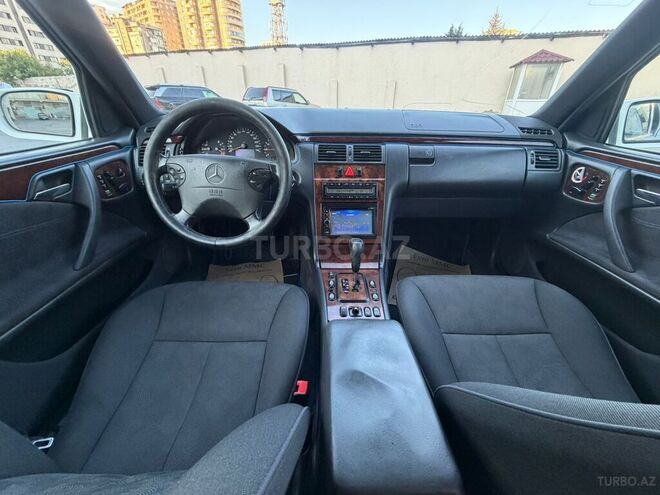 Mercedes E 240-10