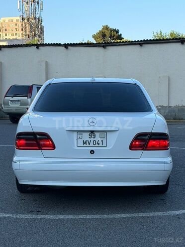 Mercedes E 240-8