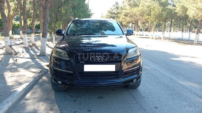Audi Q7-1