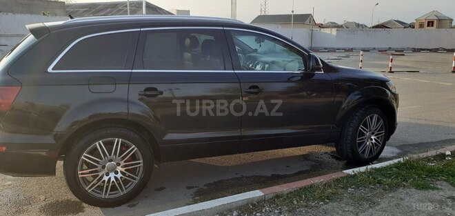 Audi Q7-3