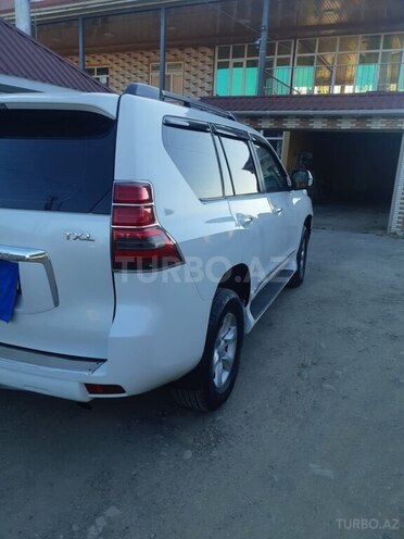 Toyota Land Cruiser Prado-5