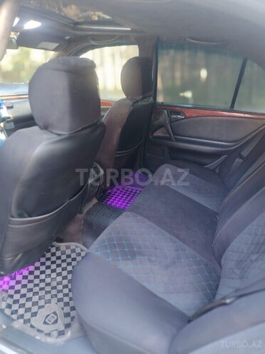 Mercedes E 220-5