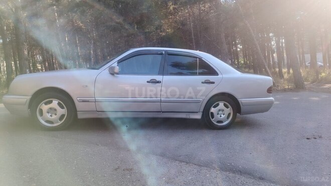 Mercedes E 220-4
