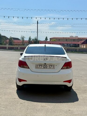 Hyundai Accent-4