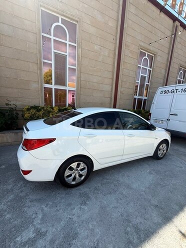 Hyundai Accent-9