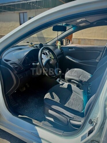 Hyundai Accent-5