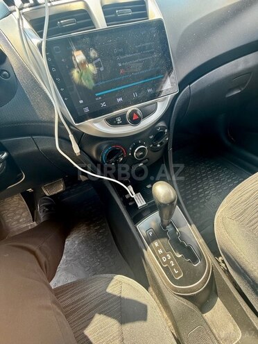 Hyundai Accent-7