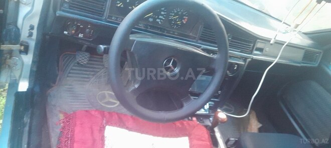 Mercedes 190-10