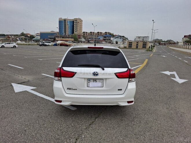 Toyota Corolla Fielder-2
