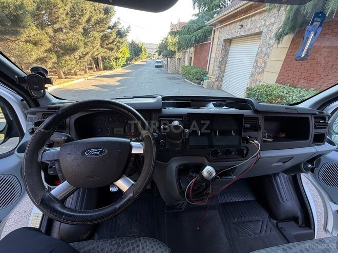 Ford Transit-8