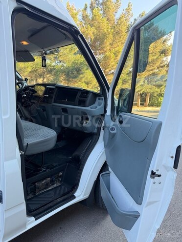 Ford Transit-6