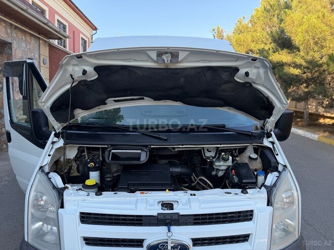 Ford Transit-11