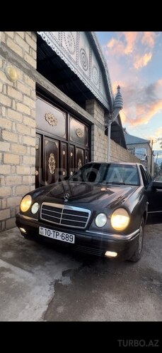 Mercedes E 230-1