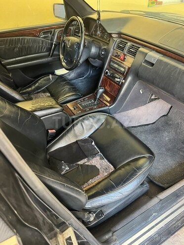 Mercedes E 230-2