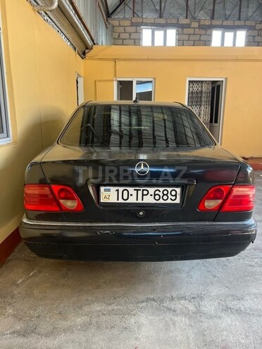 Mercedes E 230-3
