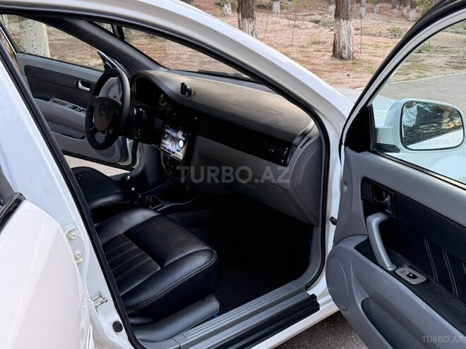 Daewoo Gentra-13