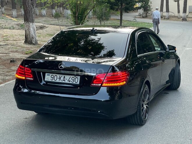 Mercedes E 220-11