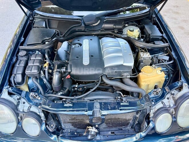 Mercedes E 220-17