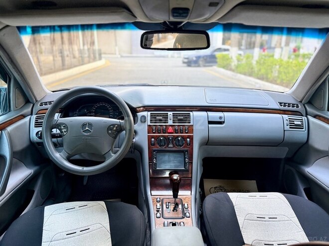 Mercedes E 220-13